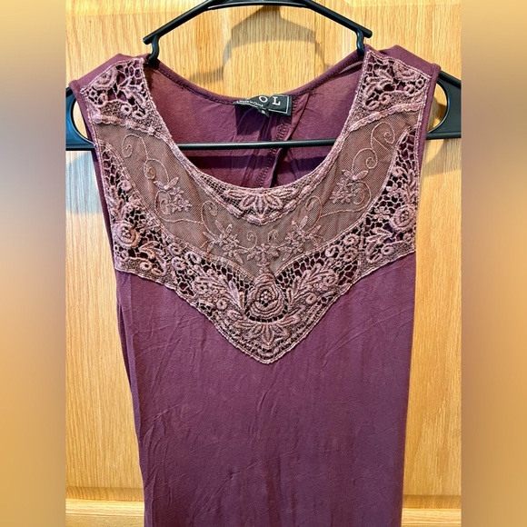 POL Burgundy Asymmetrical Dress with Lace - Picture 2 of 8